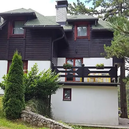 Jelena, Tara Lägenhetshotell